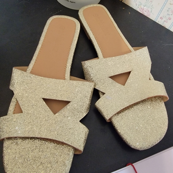 Sandles - Picture 2 of 2